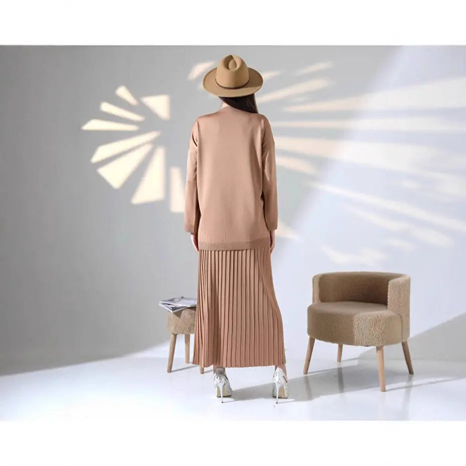 LS | Women Cozy Pleated Skirt Set Lion Style