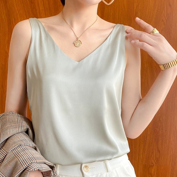 LS | Women Timeless Chic Top Lion Style
