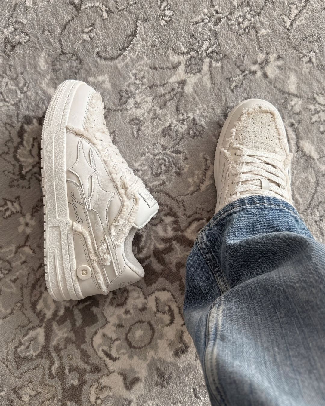 Lion Style | Women’s Orthopedic Distressed Sneakers